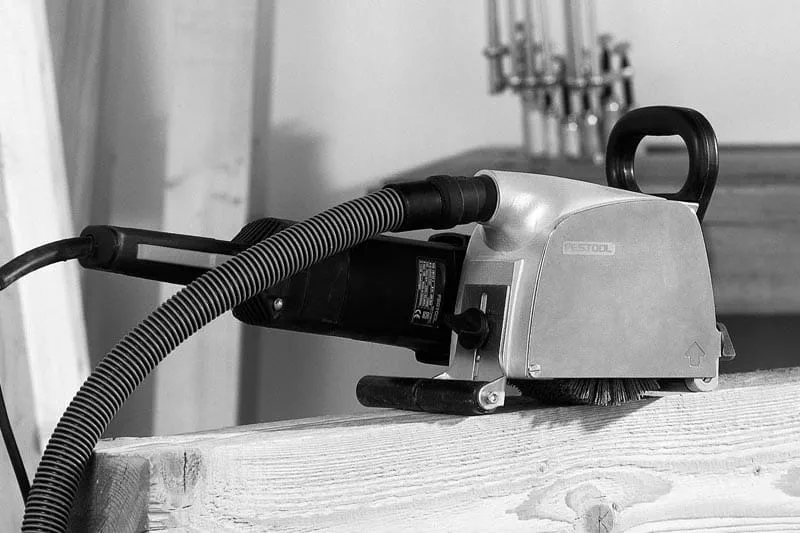 Vytvoření starého vzhledu dřeva kartáčováním a hezké struktury na dřevěných plochách