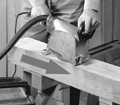 „RUSTOFIX“ je vždy třeba vést po směru vláken