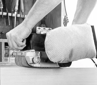 Při práci vždy používejte mobilní vysavač