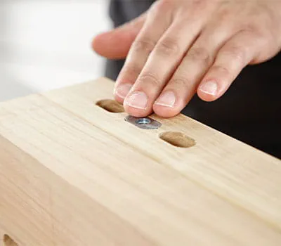 Zarovnaná rozpěrná kotva