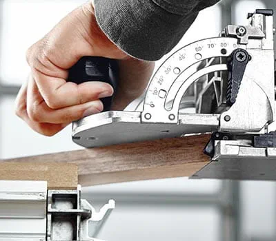 Pro nejvyšší stabilitu používáme na každé rohové spojení 2 kolíky