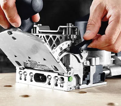 Nastavení frézky na kolíkové otvory