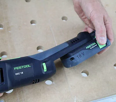 Vyjmutí akumulátoru