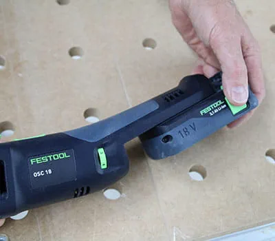 Vyjmutí akumulátoru