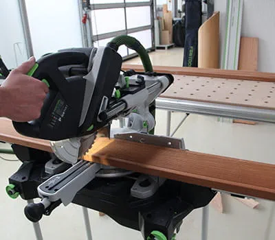 Řezání prken obložení