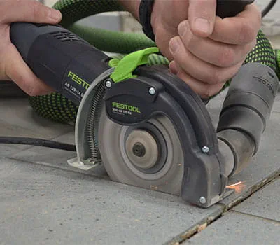 Odstranění spárovací hmoty