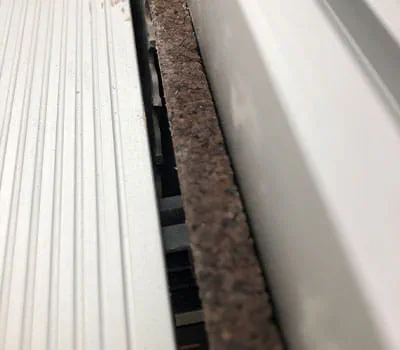 Mírné zkosení korkové lišty