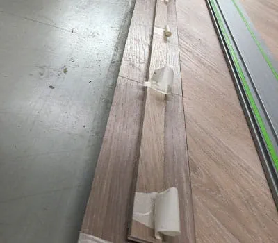 Nalepení lepicí pásky