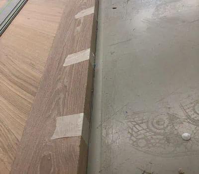 Lepicí pásky po celé délce