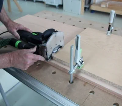 Spojení středové příčky se dnem