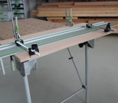 Umístění přední řady otvorů