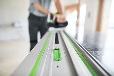Nová vodicí lišta FS 2.0 s lepicími podložkami