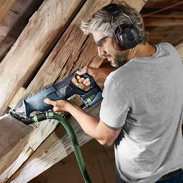 Nová akumulátorová pila ocaska RSC 18 od firmy Festool v provozu